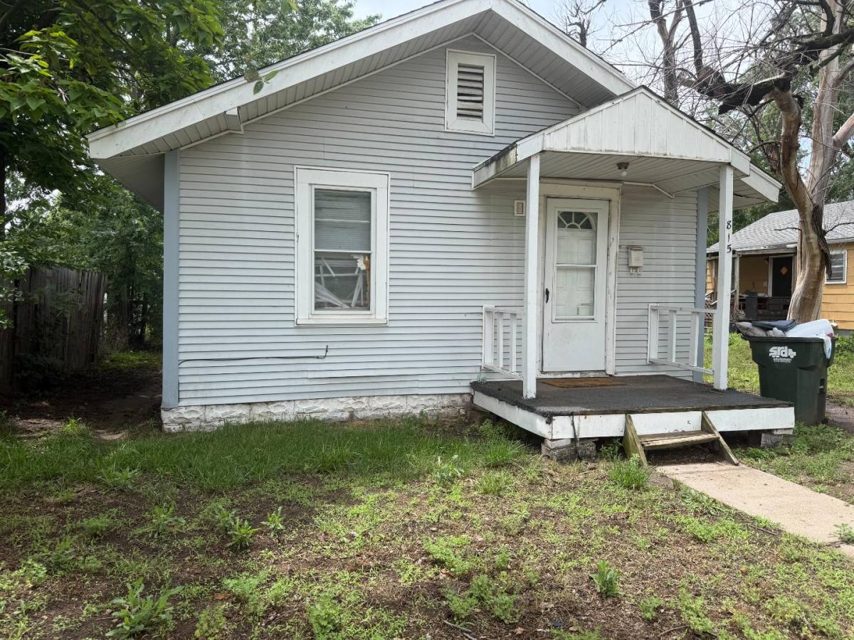 House for rent at 815 E 9th Ave, Hutchinson, KS 67501