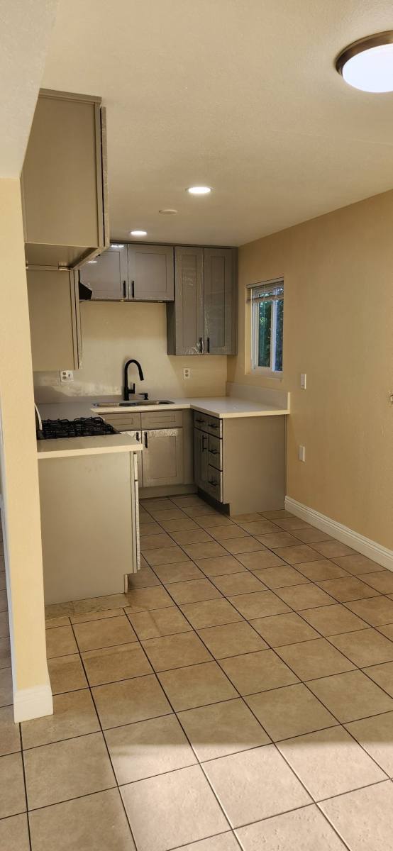 Apartment for rent at 1131 W Highland St E, Santa Ana, CA 92703