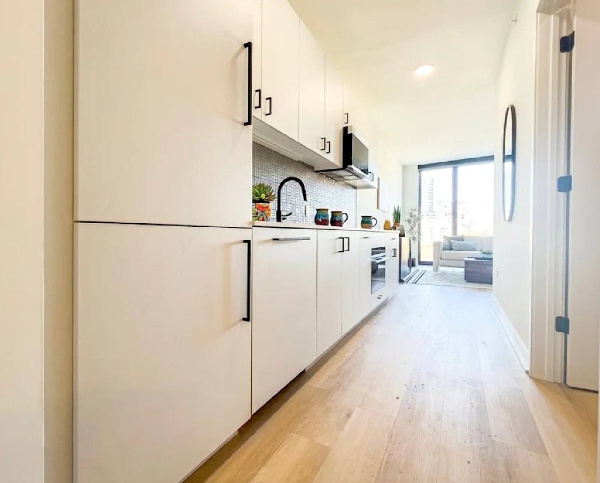 Apartment for rent at 1001 W Grand Ave, Chicago, IL 60642