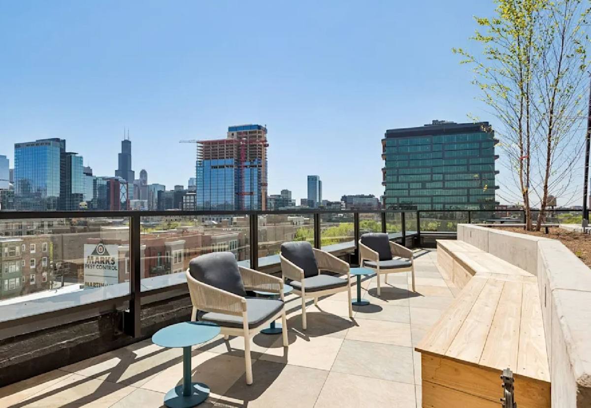 Apartment for rent at 1001 W Grand Ave, Chicago, IL 60642