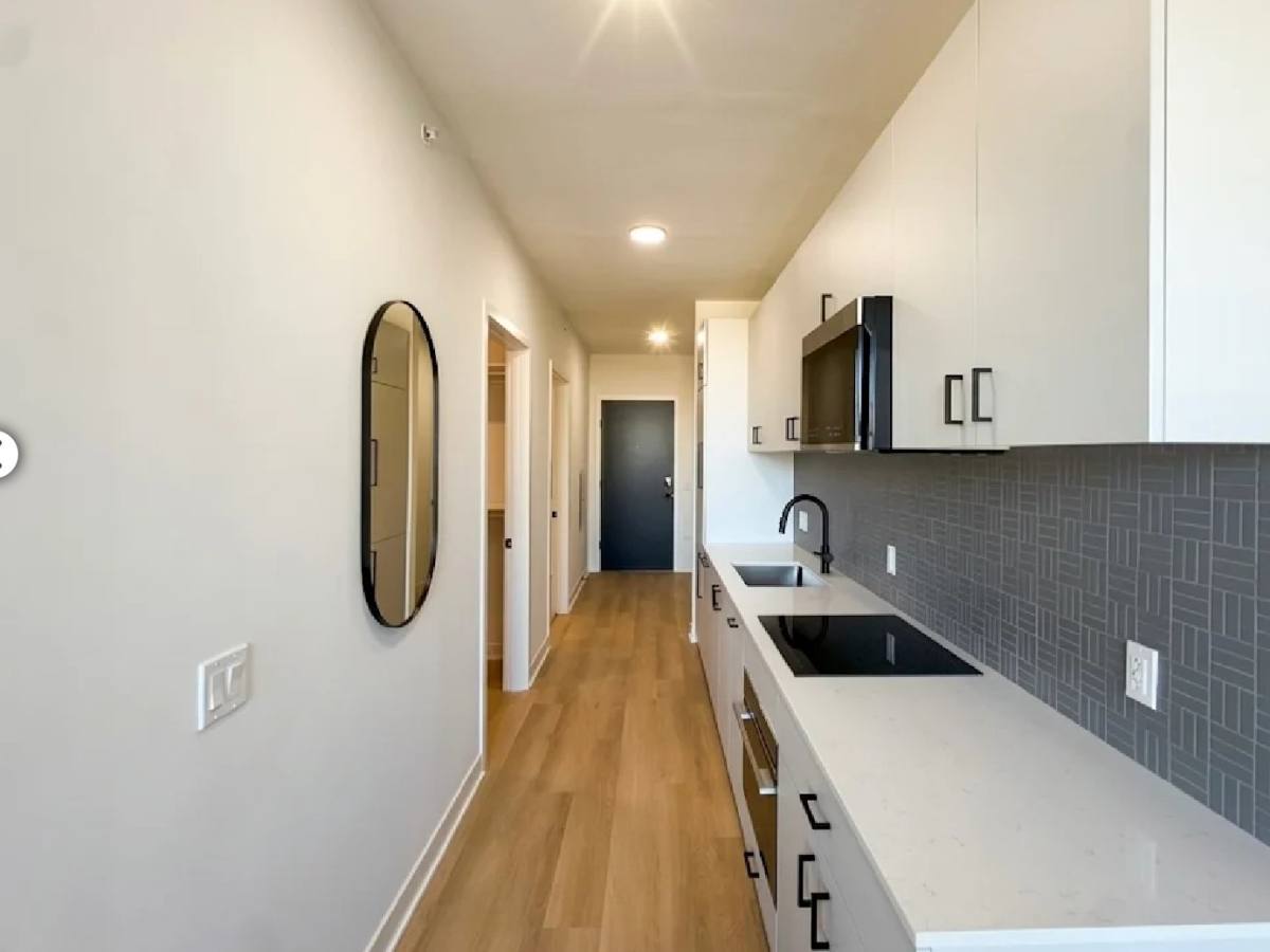 Apartment for rent at 1001 W Grand Ave, Chicago, IL 60642