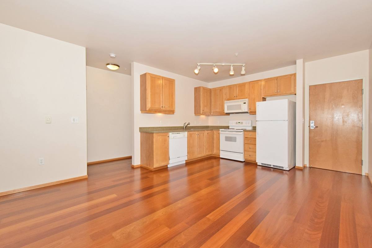 Apartment for rent at 3535 S Corbett Ave #301, Portland, OR 97239