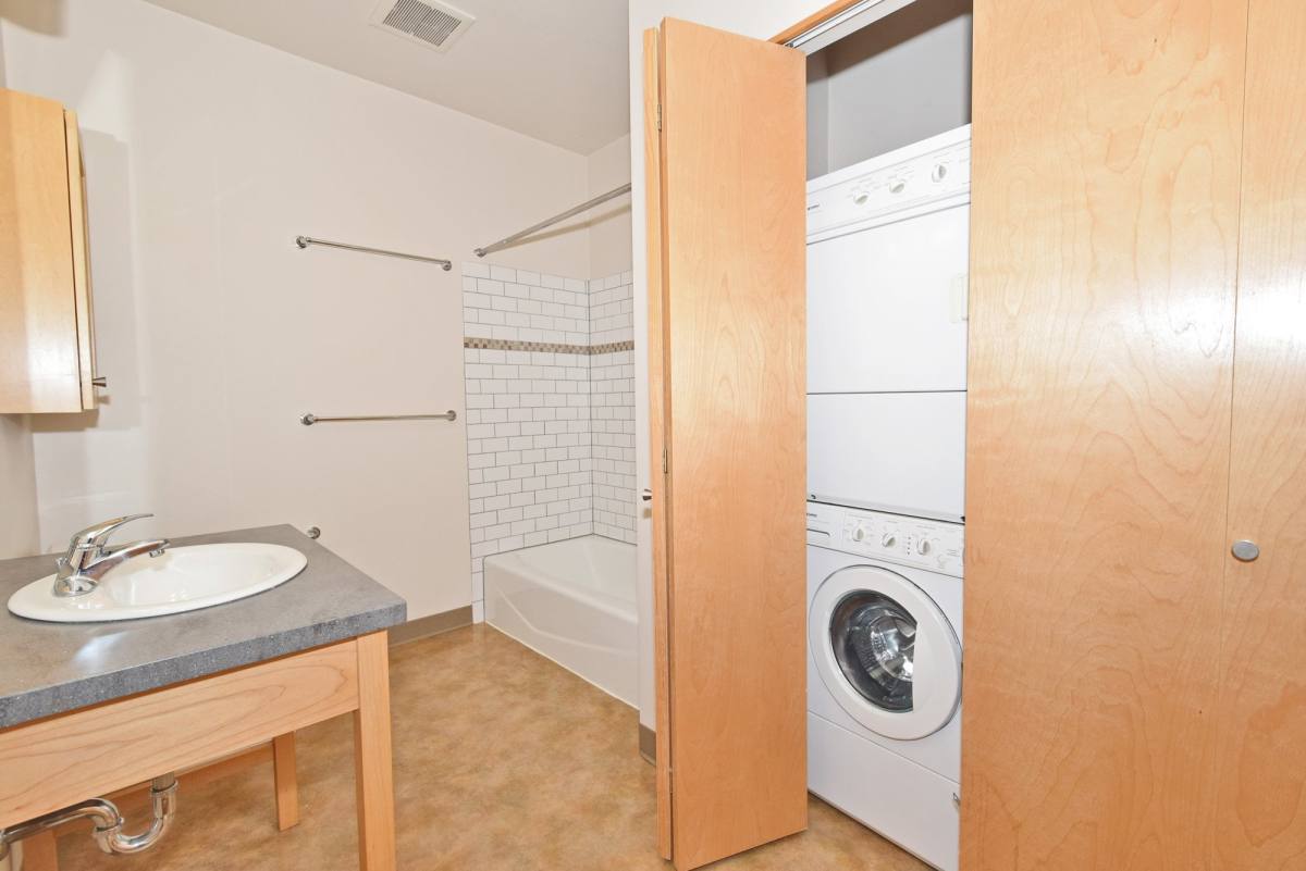 Apartment for rent at 3535 S Corbett Ave #301, Portland, OR 97239