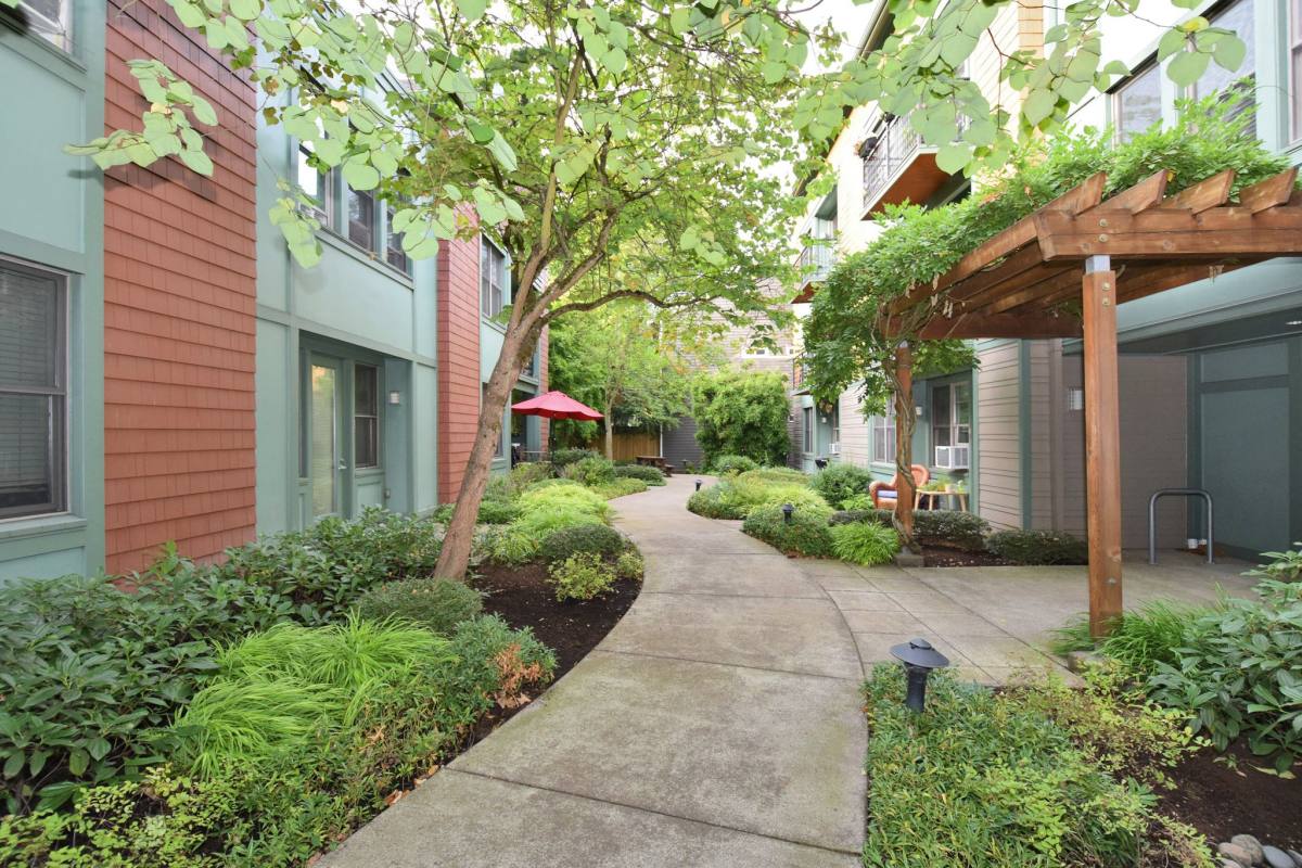 Apartment for rent at 3535 S Corbett Ave #301, Portland, OR 97239