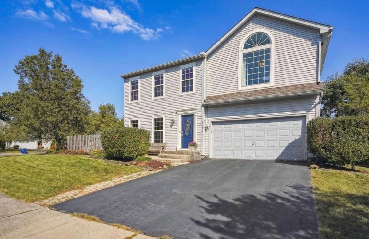 House for rent at 9126 Ellersly Dr, Lewis Center, OH 43035