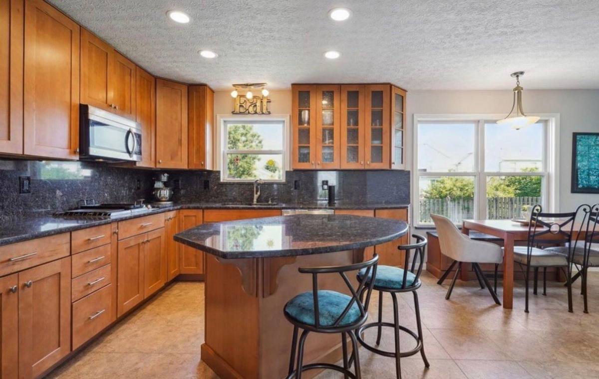 House for rent at 9126 Ellersly Dr, Lewis Center, OH 43035