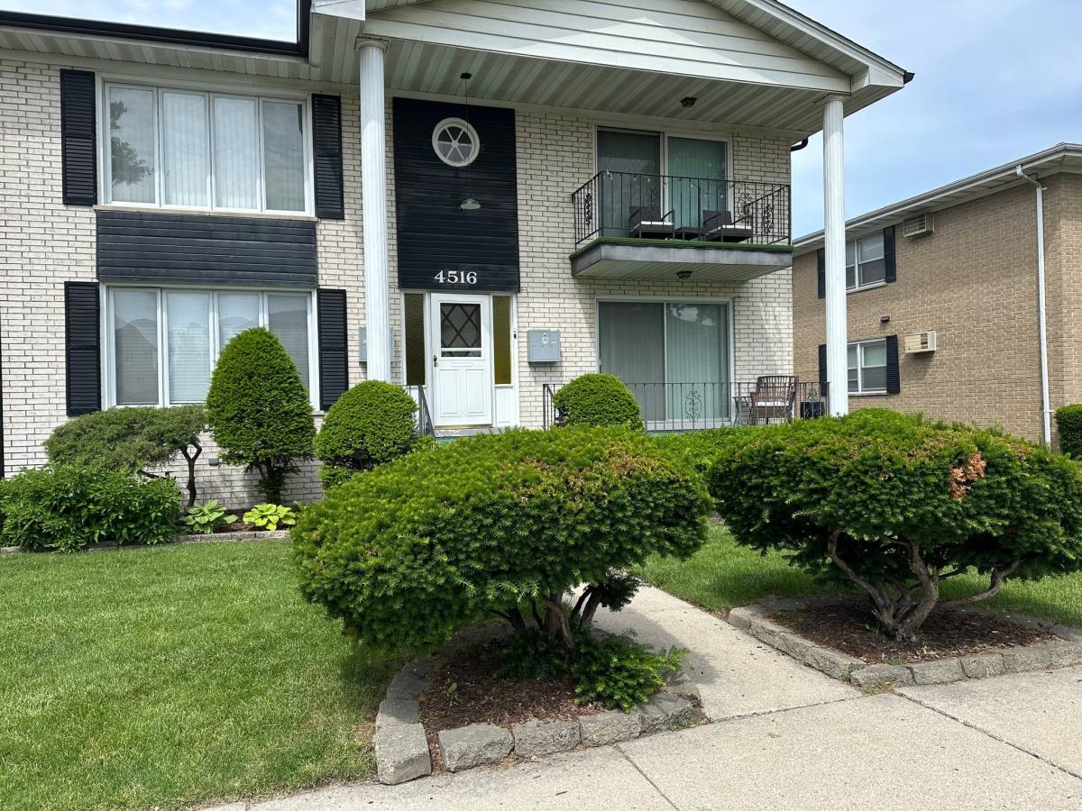Apartment for rent at 4516 Park Ave #1S, Brookfield, IL 60513
