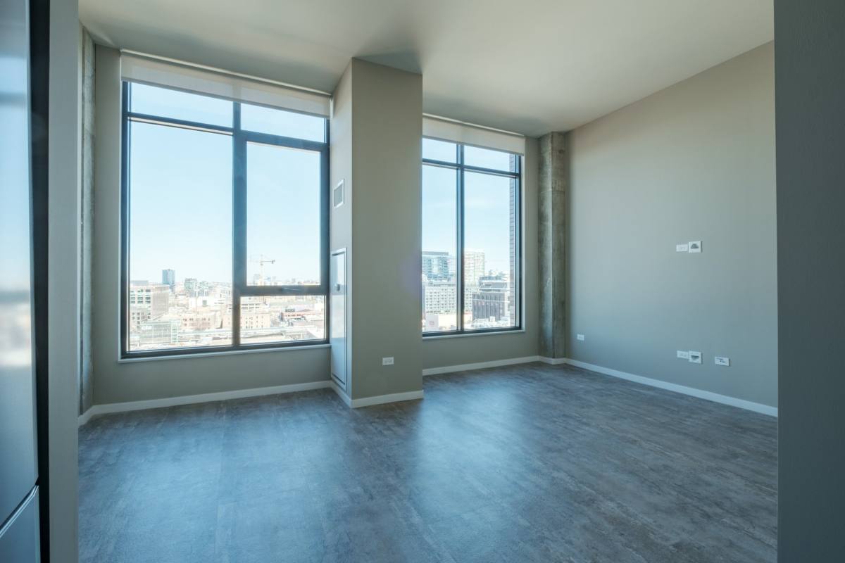 Apartment for rent at 946 W Washington Blvd, Chicago, IL 60607