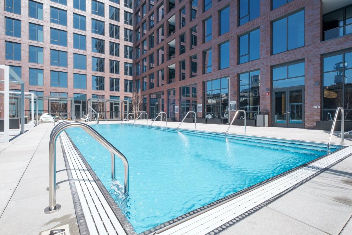 Apartment for rent at 946 W Washington Blvd, Chicago, IL 60607