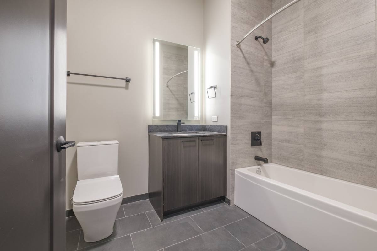Apartment for rent at 946 W Washington Blvd, Chicago, IL 60607