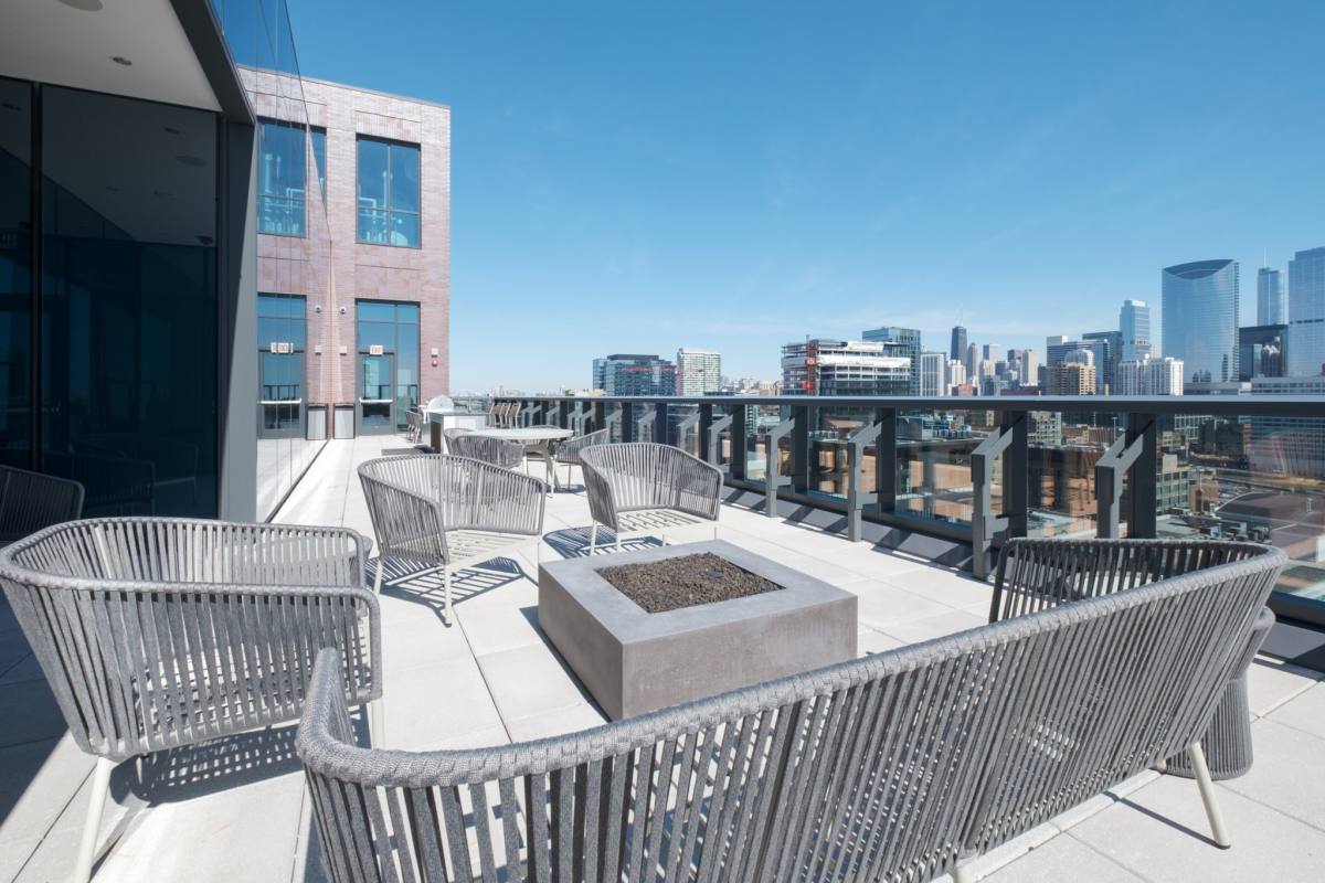 Apartment for rent at 946 W Washington Blvd, Chicago, IL 60607