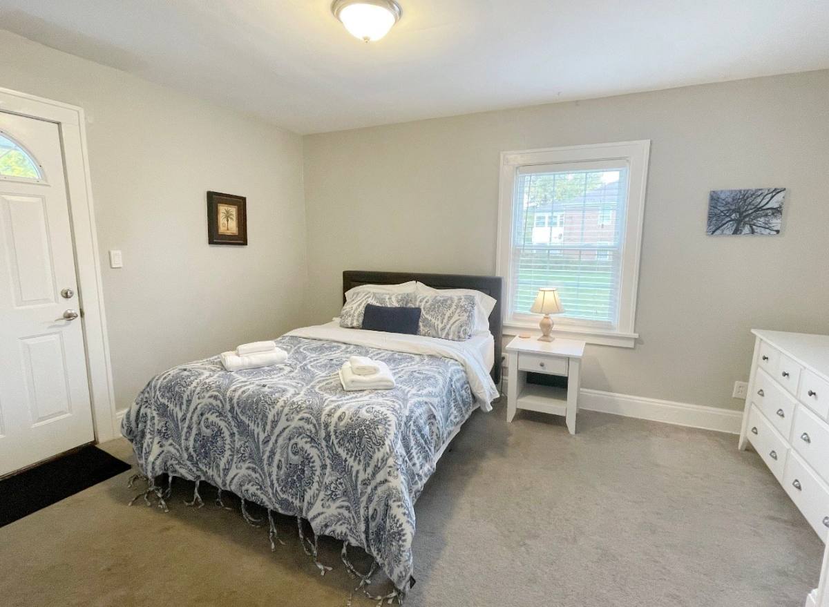 Apartment for rent at 16818 Kenyon Rd #1, Cleveland, OH 44120