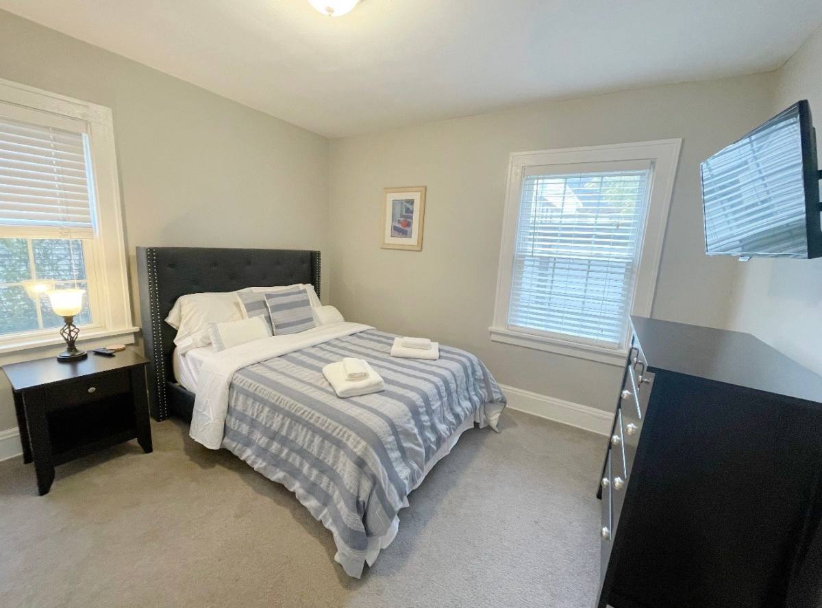 Apartment for rent at 16818 Kenyon Rd #1, Cleveland, OH 44120