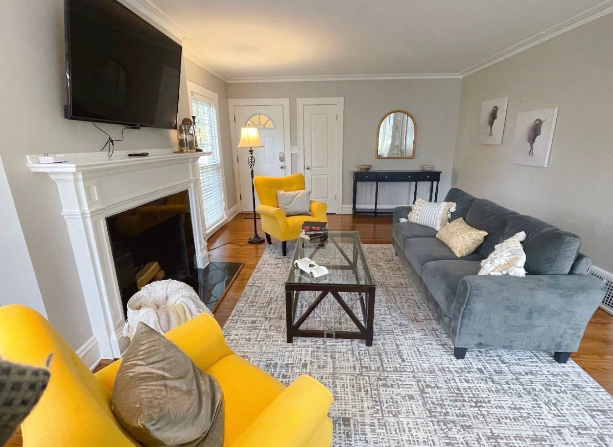 Apartment for rent at 16818 Kenyon Rd #1, Cleveland, OH 44120