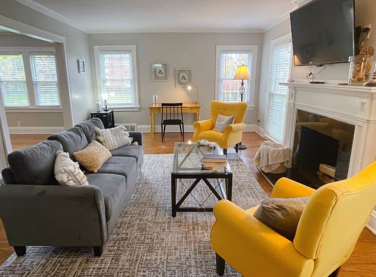 Apartment for rent at 16818 Kenyon Rd #1, Cleveland, OH 44120