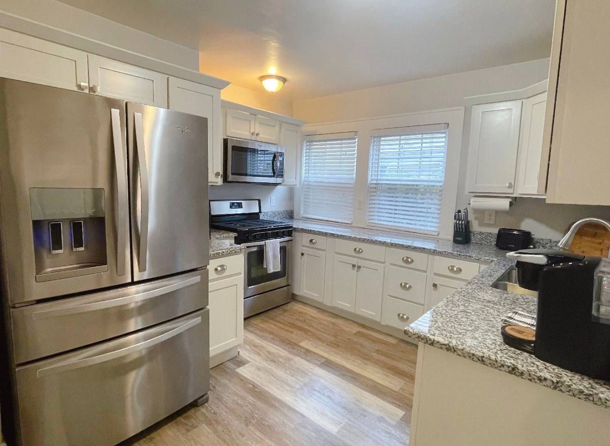 Apartment for rent at 16818 Kenyon Rd #2, Cleveland, OH 44120