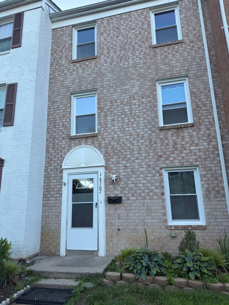 Townhouse for rent at 16707 Chowning Court, Woodbridge, VA 22191