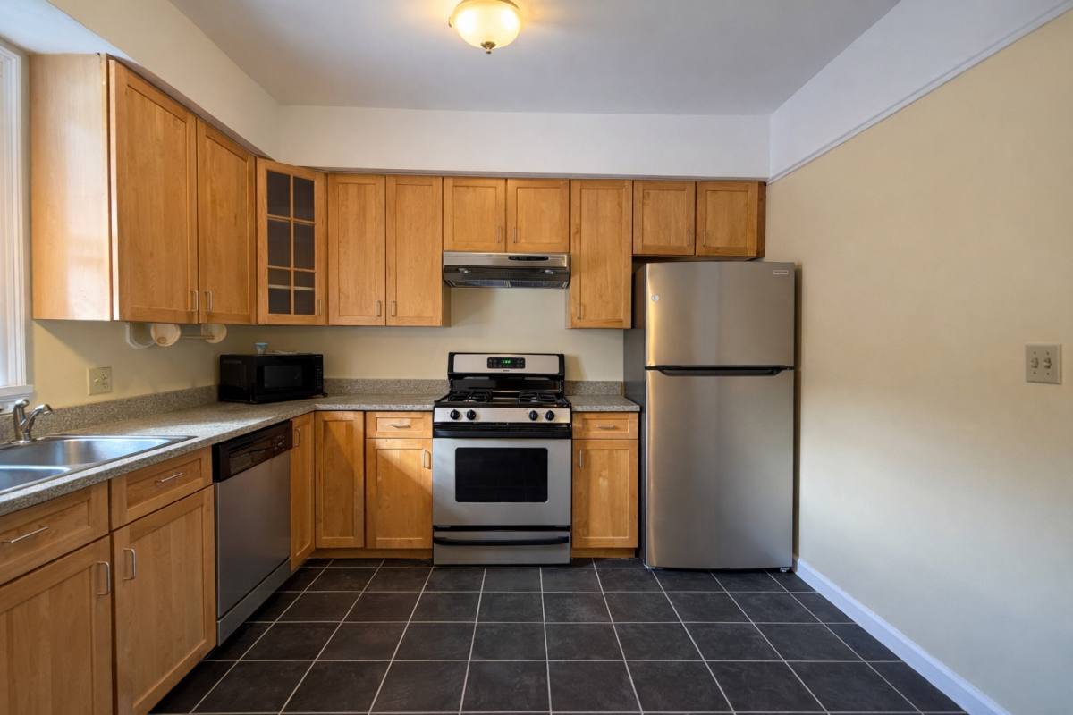 Apartment for rent at 317 Broad St #2, Milford, PA 18337