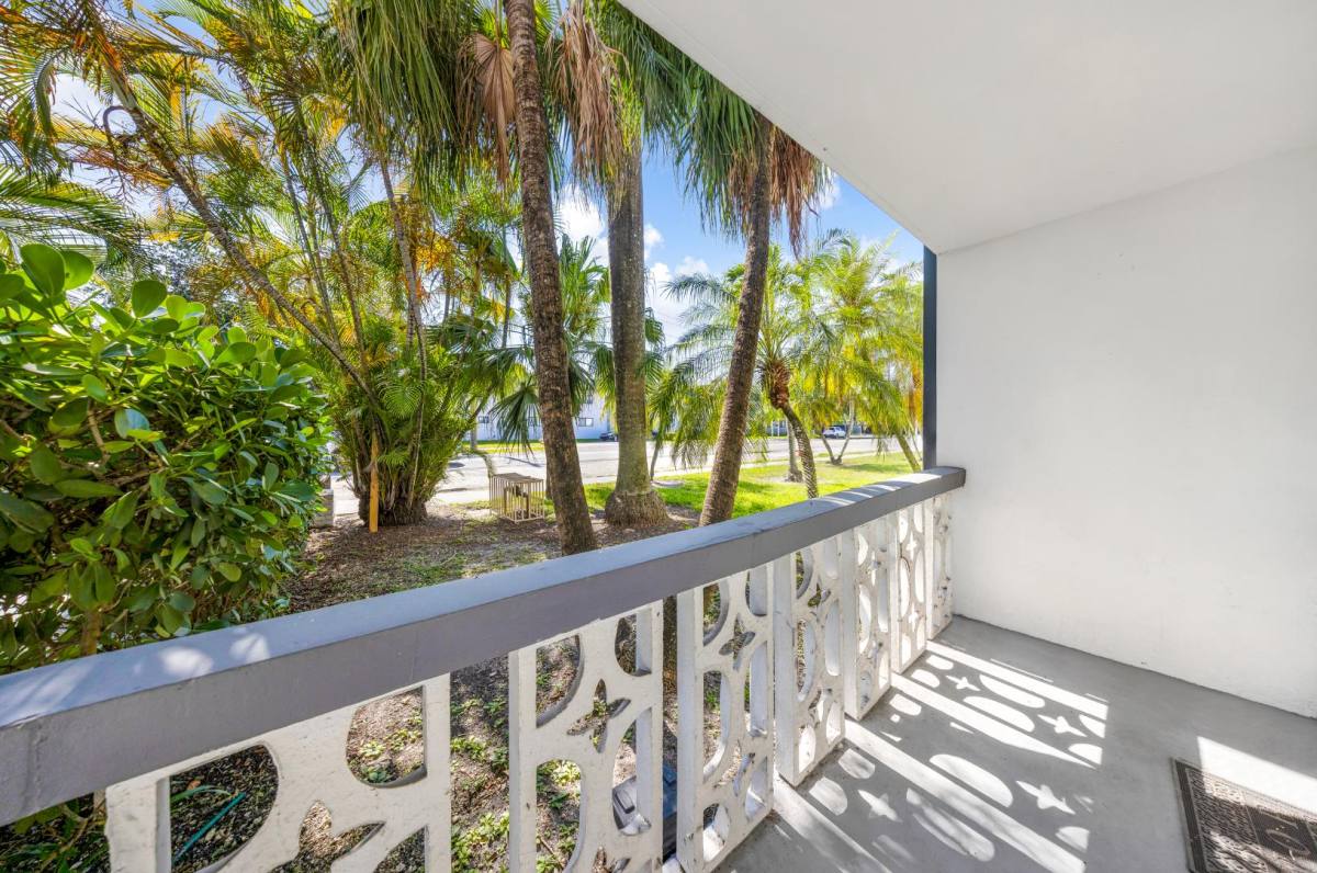 Apartment for rent at 13201 Memorial Highway 220, Miami, FL 33161
