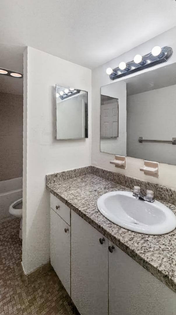 Apartment for rent at 13201 Memorial Highway 220, Miami, FL 33161