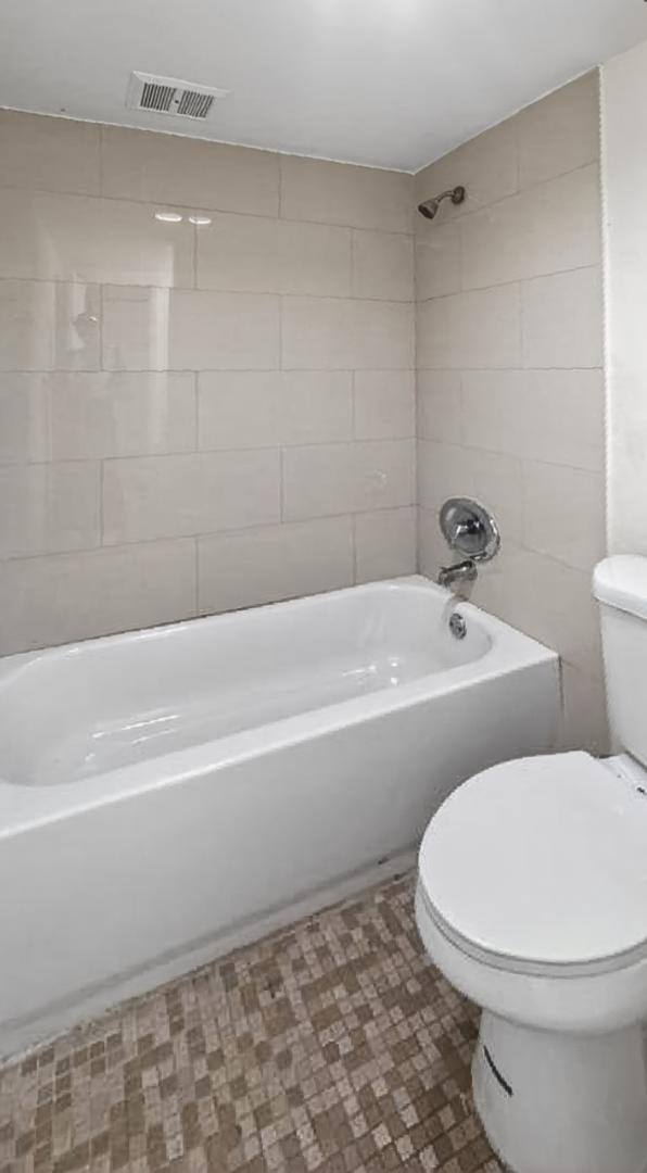 Apartment for rent at 13201 Memorial Highway 220, Miami, FL 33161