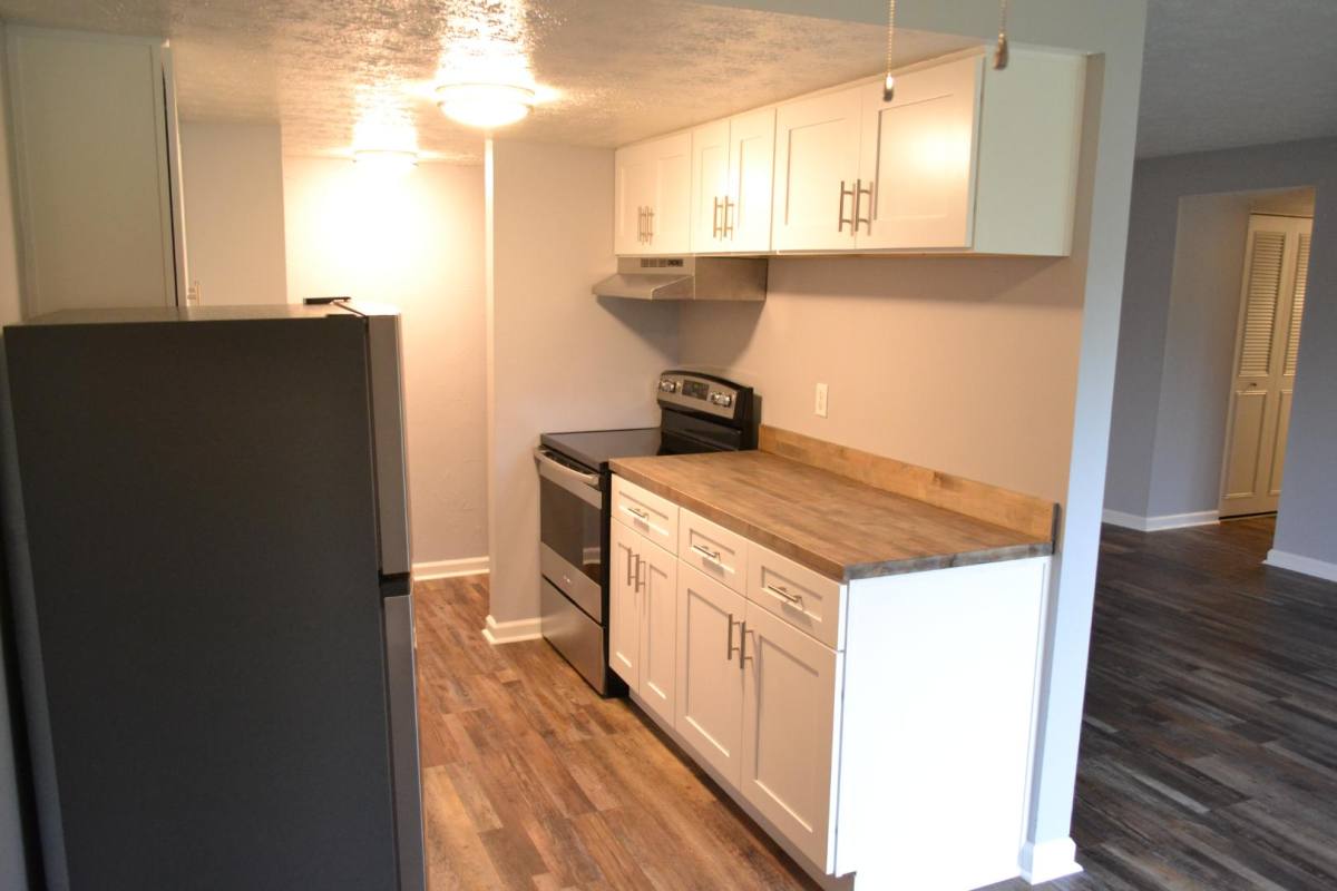 Apartment for rent at 15143 Baldwin Court #101, Cleveland, OH 44130