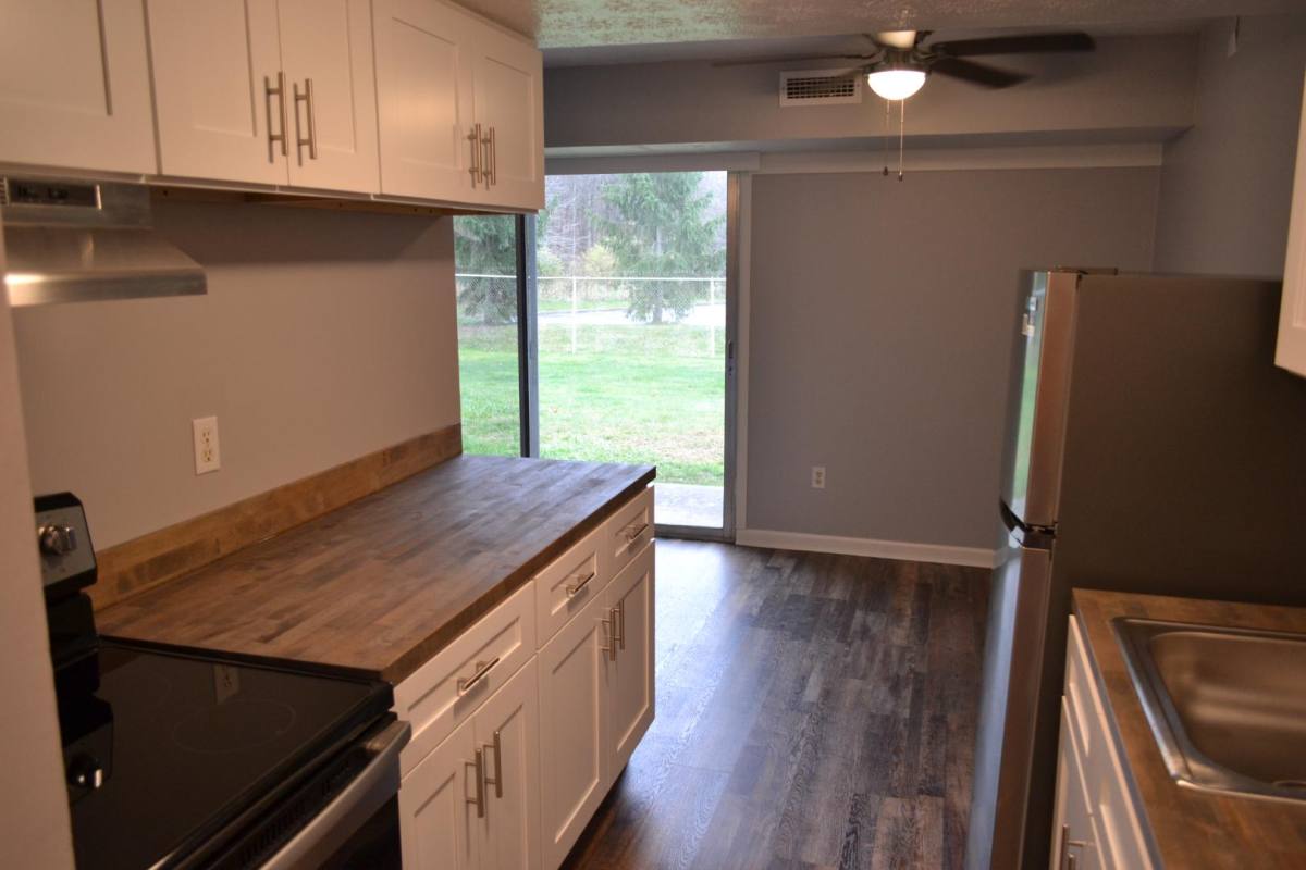 Apartment for rent at 15143 Baldwin Court #101, Cleveland, OH 44130