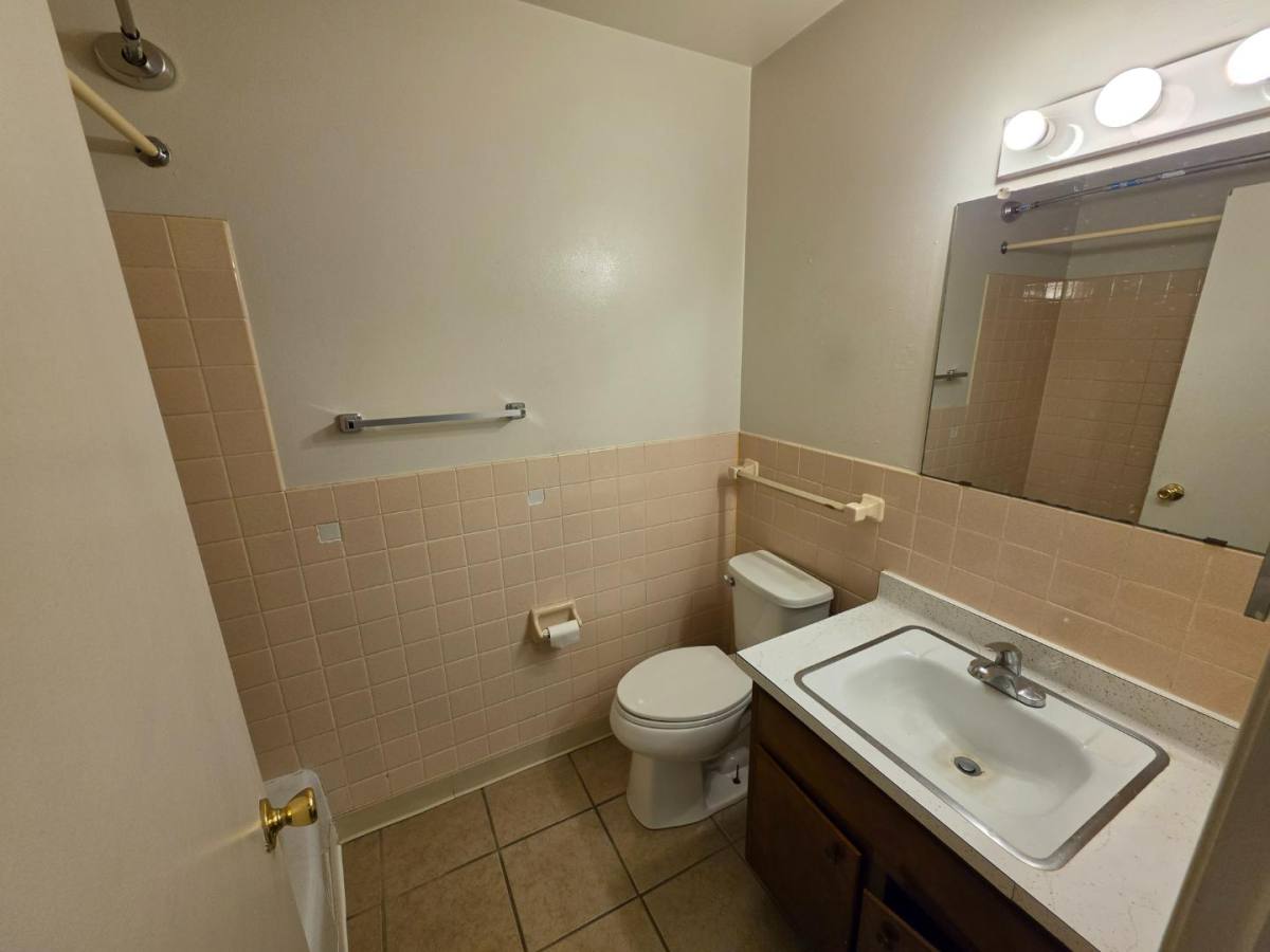 Apartment for rent at 4401 N Grand River Ave #17, Lansing, MI 48906