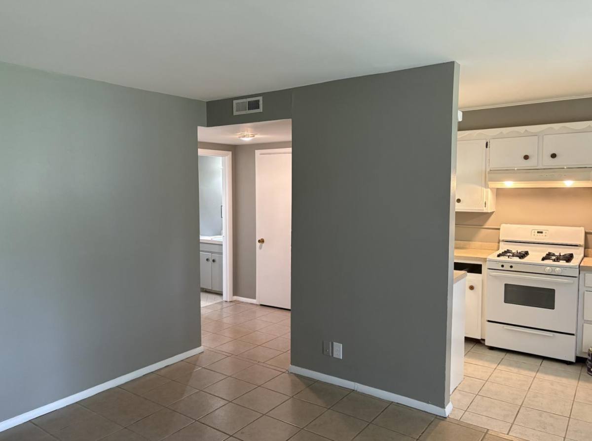 Apartment for rent at 915 Dewey Ave Ave1, Bartlesville, OK 74003