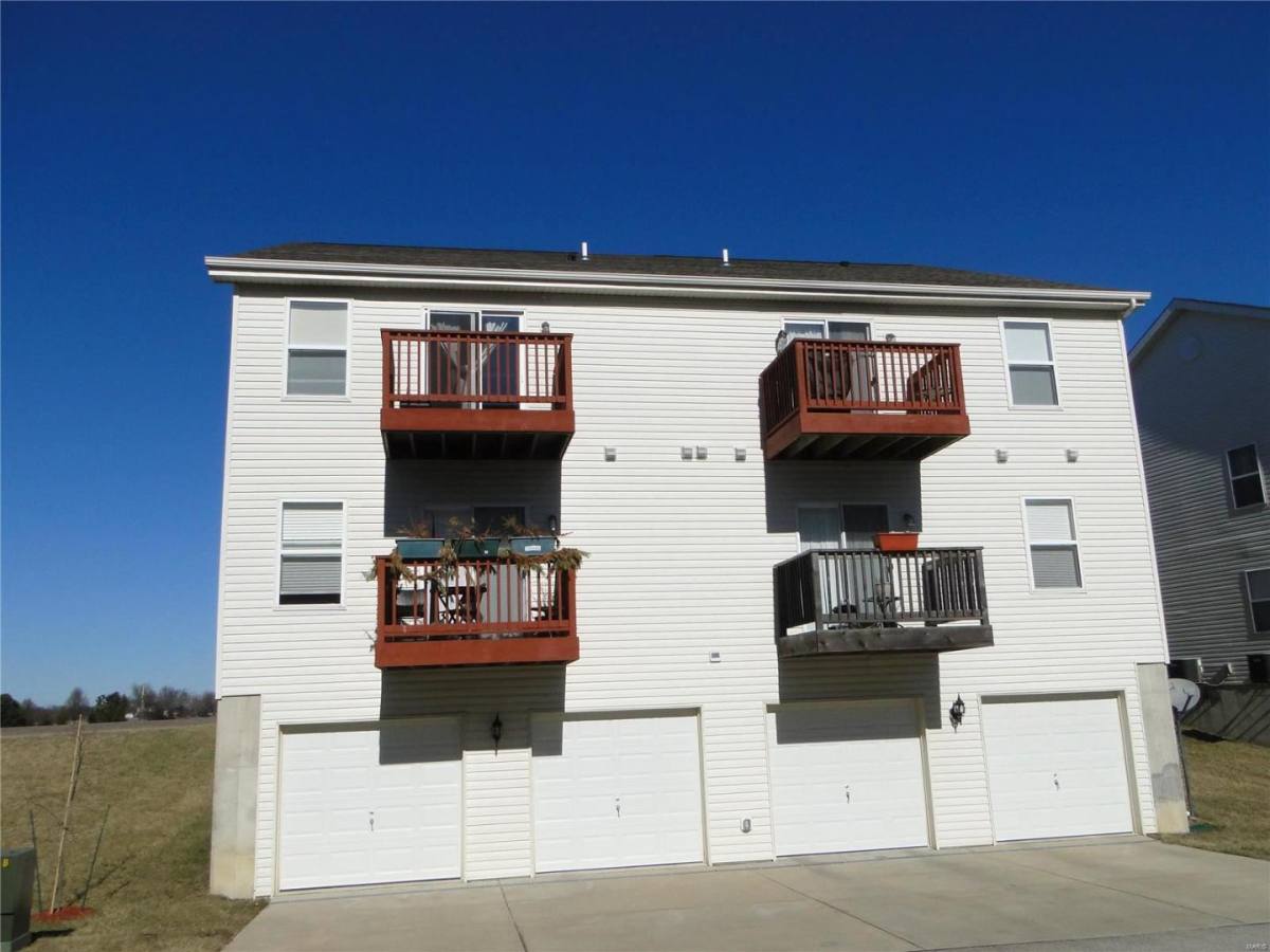 Townhouse for rent at 712 Harbor Woods Dr #D, Fairview Heights, IL 62208