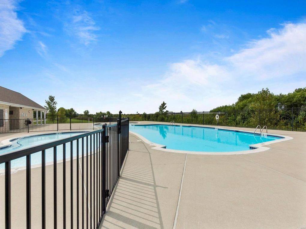 Townhouse for rent at 712 Harbor Woods Dr #D, Fairview Heights, IL 62208