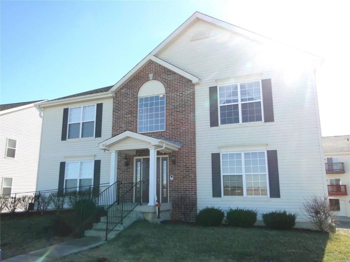 Townhouse for rent at 712 Harbor Woods Dr #D, Fairview Heights, IL 62208