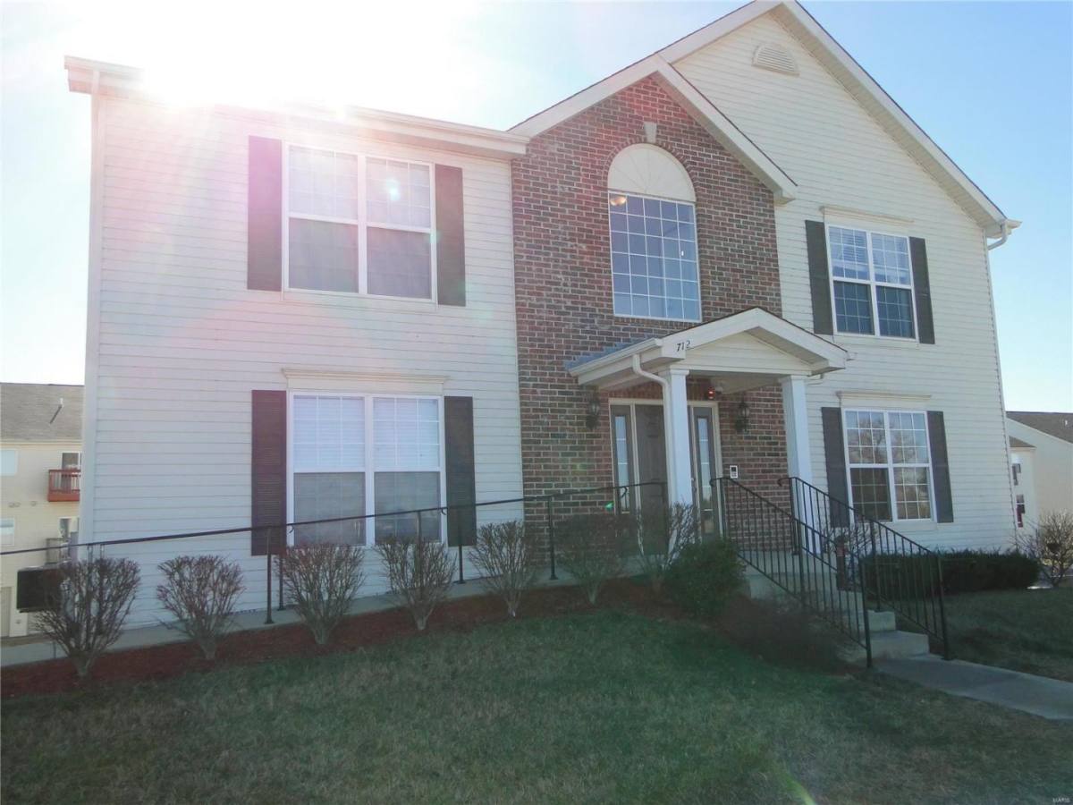 Townhouse for rent at 712 Harbor Woods Dr #D, Fairview Heights, IL 62208