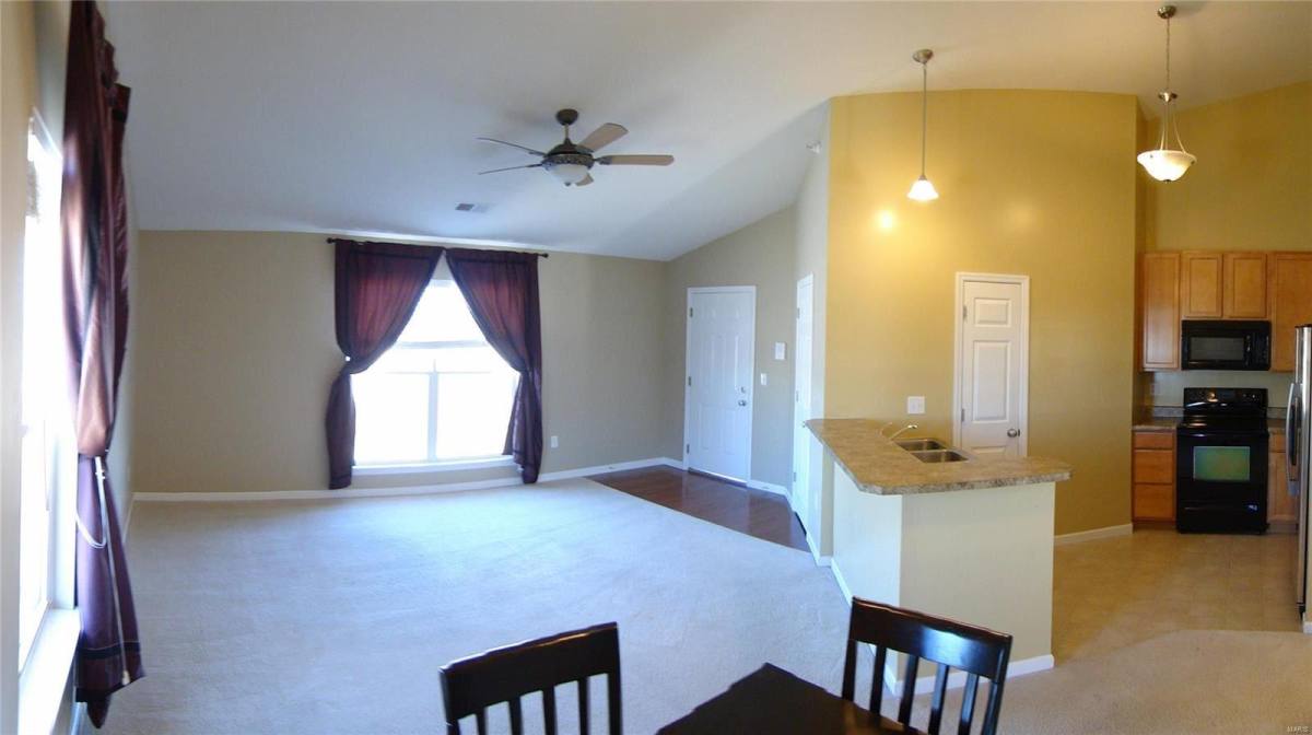 Townhouse for rent at 712 Harbor Woods Dr #D, Fairview Heights, IL 62208