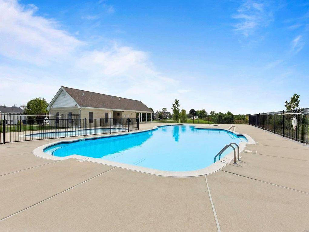 Townhouse for rent at 712 Harbor Woods Dr #D, Fairview Heights, IL 62208