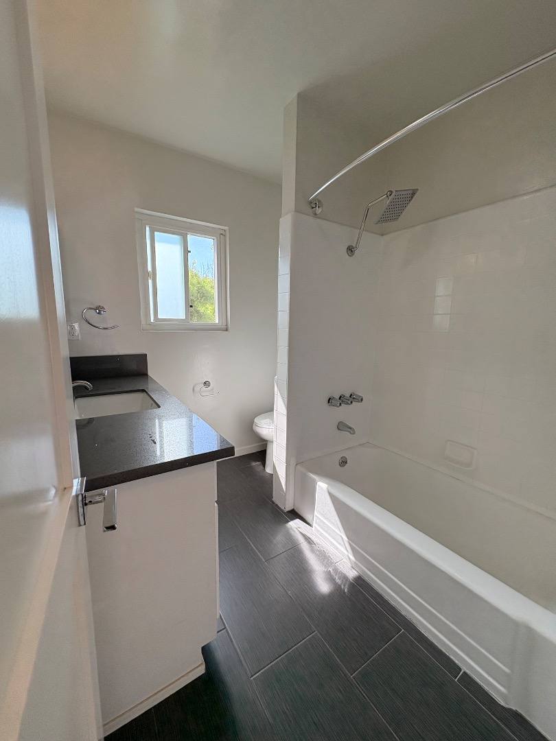 Apartment for rent at 1275 2nd St #9, Long Beach, CA 90802
