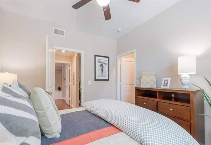 Apartment for rent at 1715 Enclave Parkway, Houston, TX 77077