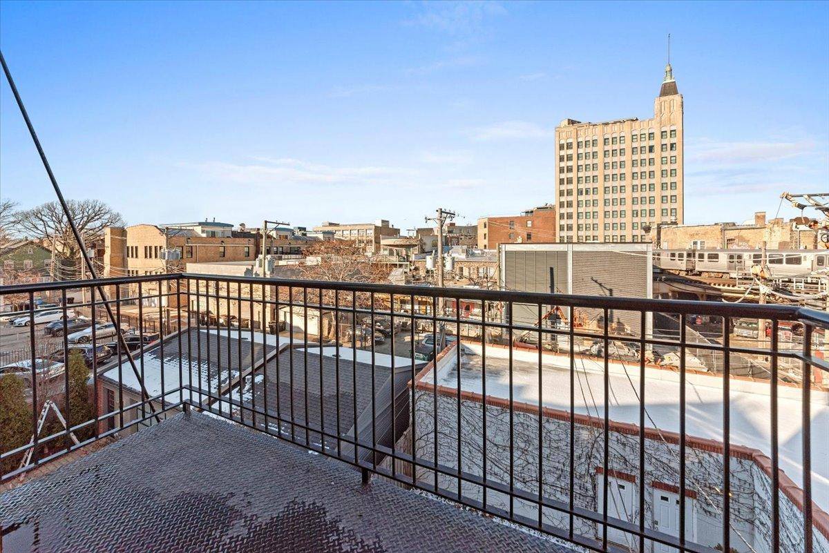 Condo for rent at 2020 W Pierce Ave, Chicago, IL 60622