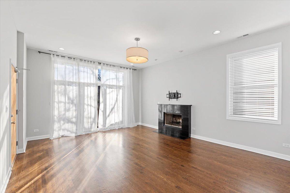 Condo for rent at 2020 W Pierce Ave, Chicago, IL 60622