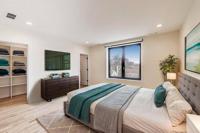 Apartment for rent at 5035 N Lincoln Ave #3N, Chicago, IL 60625