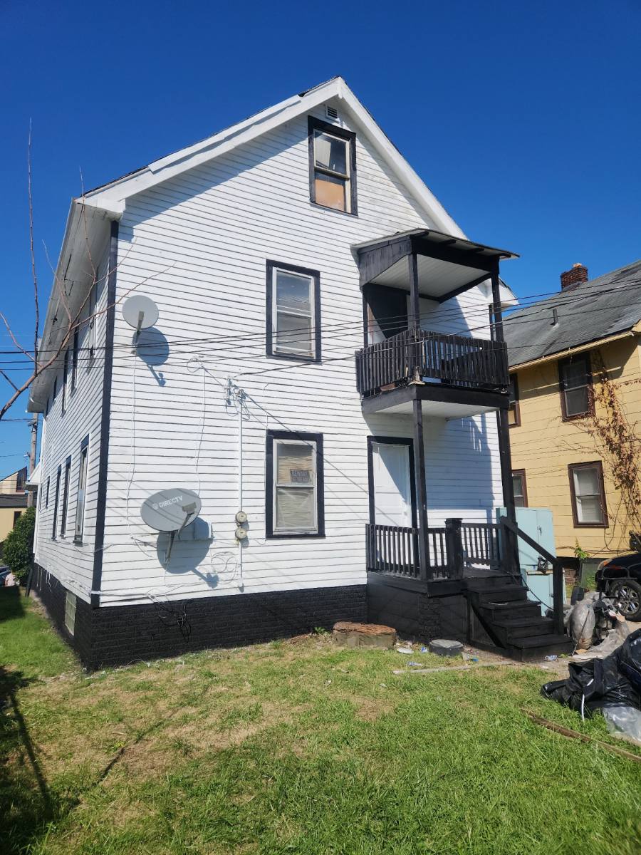 Townhouse for rent at 13706 Coit Rd, Cleveland, OH 44110