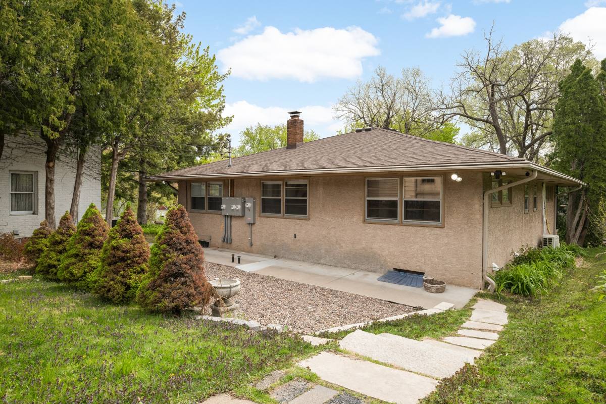 Townhouse for rent at 895 Humboldt Ave, Saint Paul, MN 55118