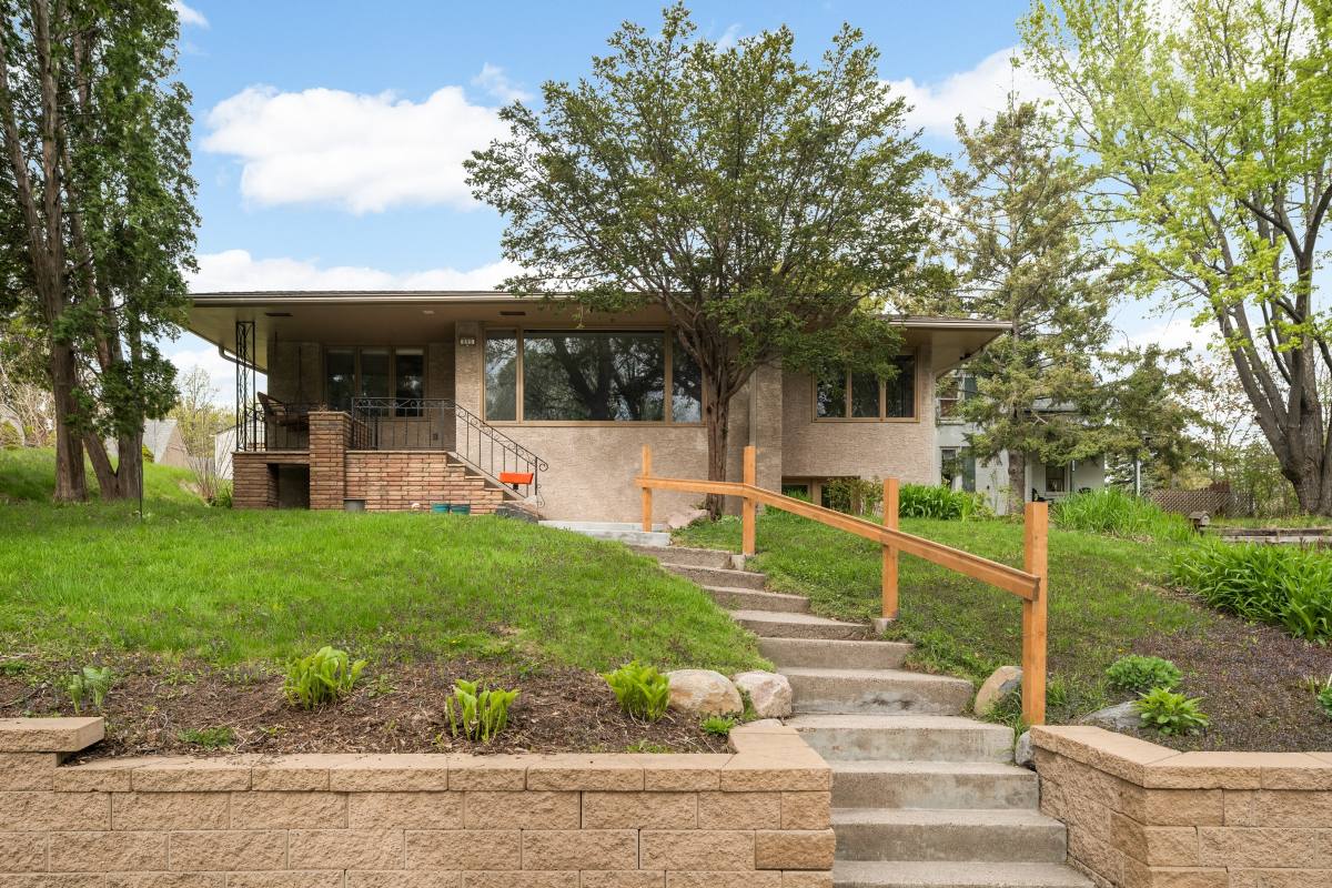 Townhouse for rent at 895 Humboldt Ave, Saint Paul, MN 55118