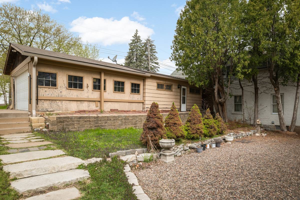 Townhouse for rent at 895 Humboldt Ave, Saint Paul, MN 55118