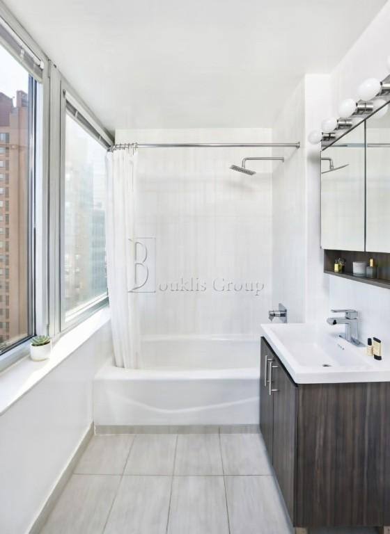 Apartment for rent at 246 Pearl St #1210, New York, NY 10038