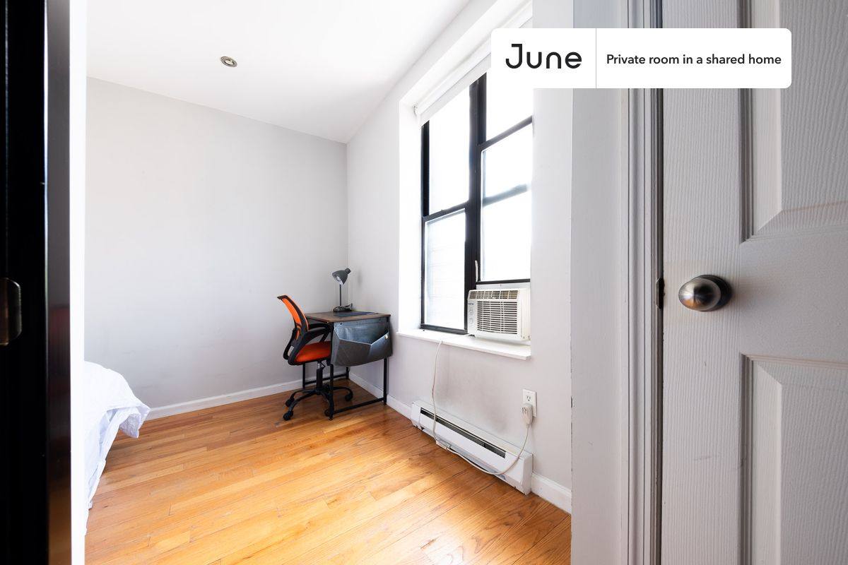 Apartment for rent at 320 Manhattan Ave, New York, NY 10026