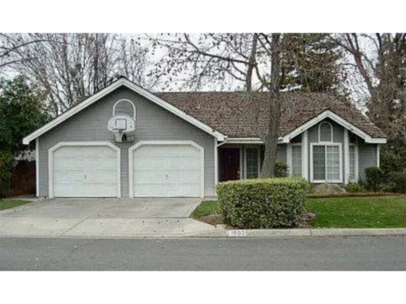House for rent at 1892 E El Paso Ave, Fresno, CA 93720