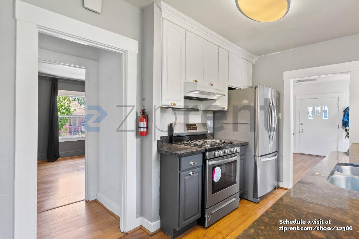 House for rent at 2600 Havenscourt Blvd, Oakland, CA 94605