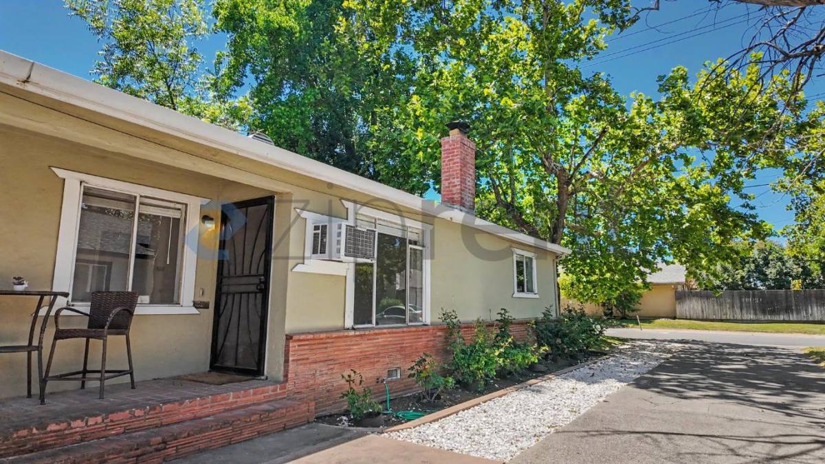 House for rent at 2727 57th St #1, Sacramento, CA 95817