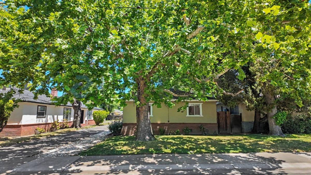House for rent at 2727 57th St #1, Sacramento, CA 95817